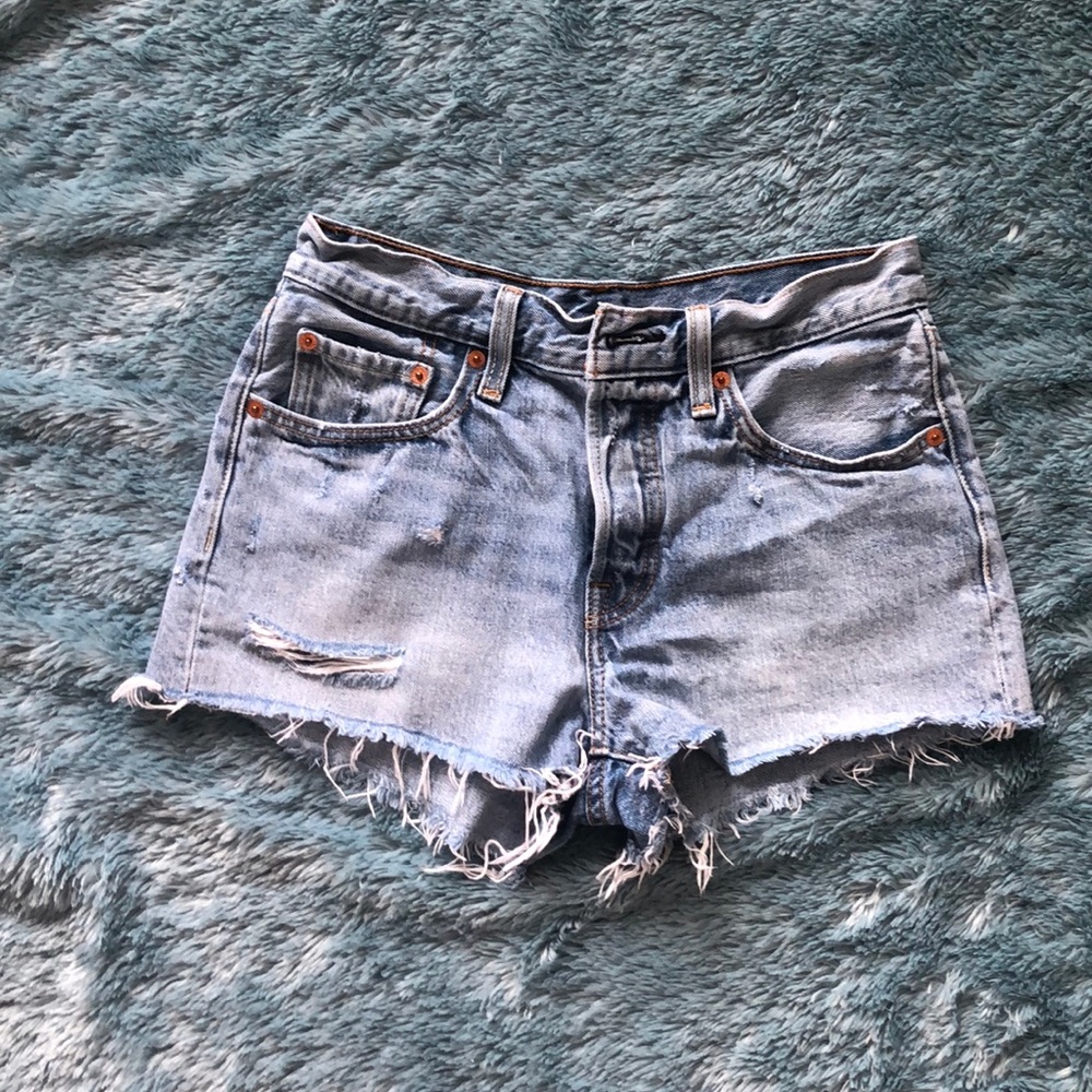 Levi’s 501 mid rise cutoffs